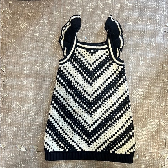 Black and White Kids Chevron Top - Picture 1 of 3